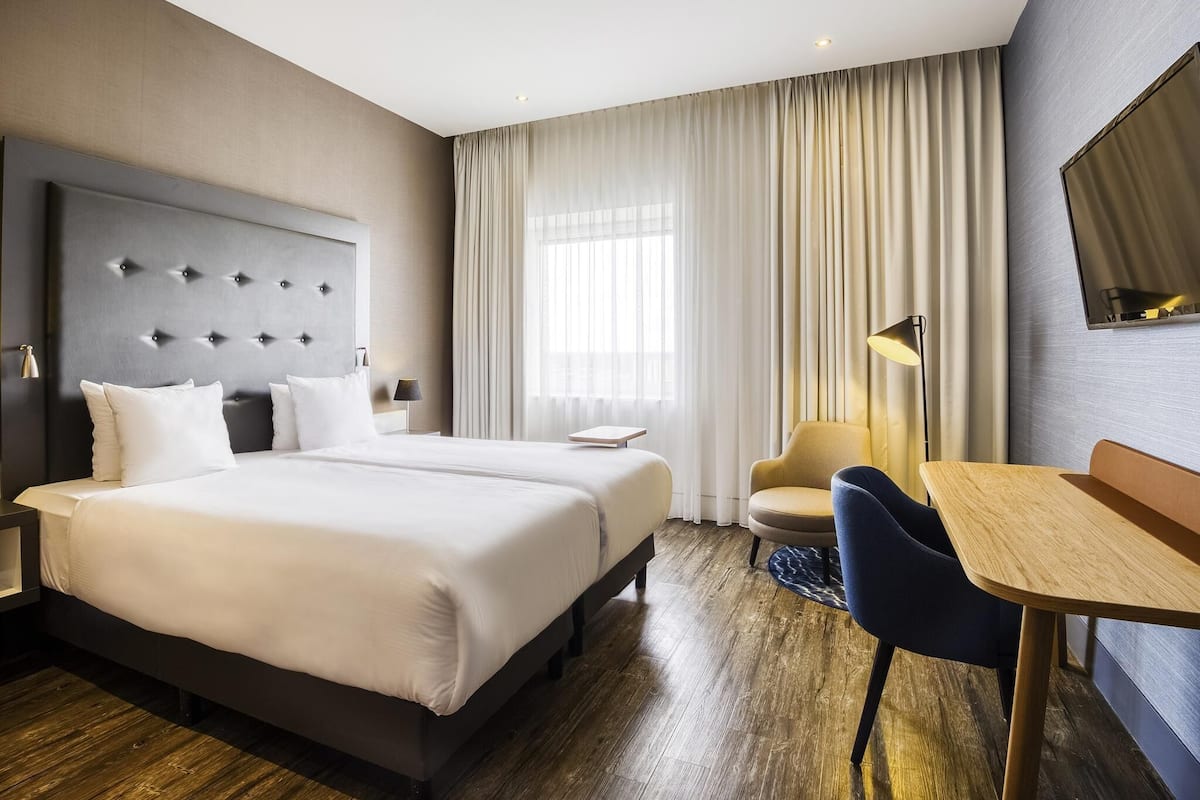 1 bedroom, hypo-allergenic bedding, minibar, in-room safe