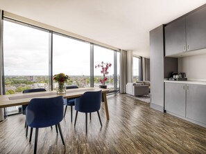 Suite ejecutiva, 1 cama King size | 1 habitación, ropa de cama hipoalergénica y minibar 