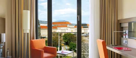 Hypo-allergenic bedding, in-room safe, desk, laptop workspace