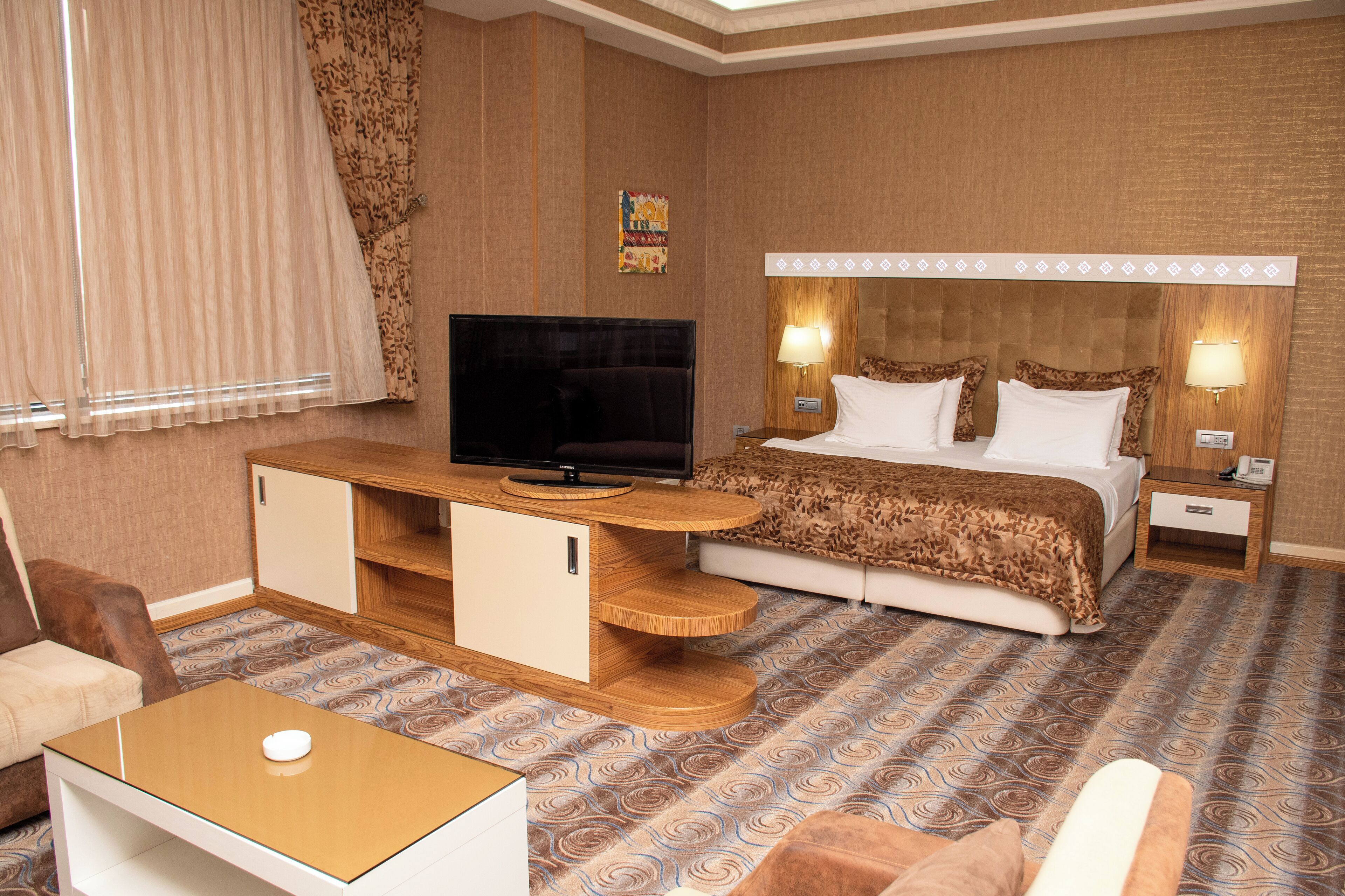 junior suite, 1 queen bed, smoking, city view | living area | flat-screen tv