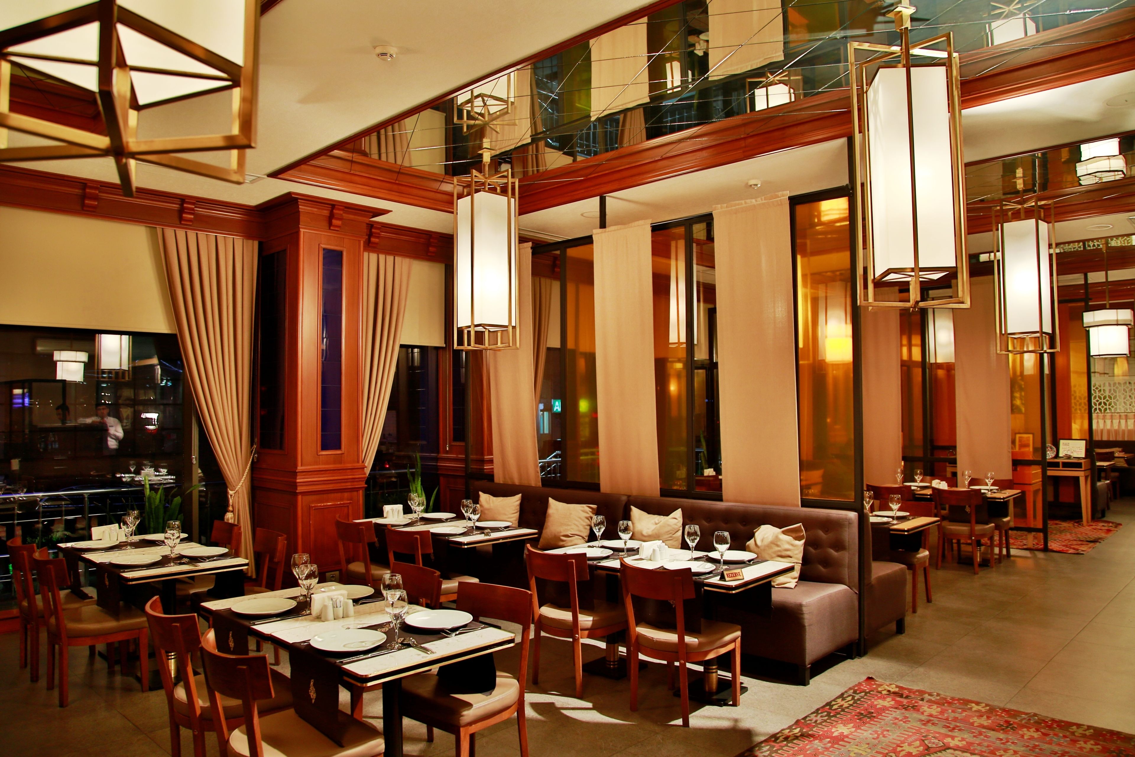 2 restauranter, frokost serveres