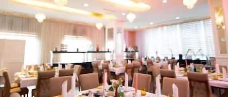 2 restaurants servant le petit déjeuner