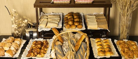 Daily buffet breakfast (AZN 12 per person)
