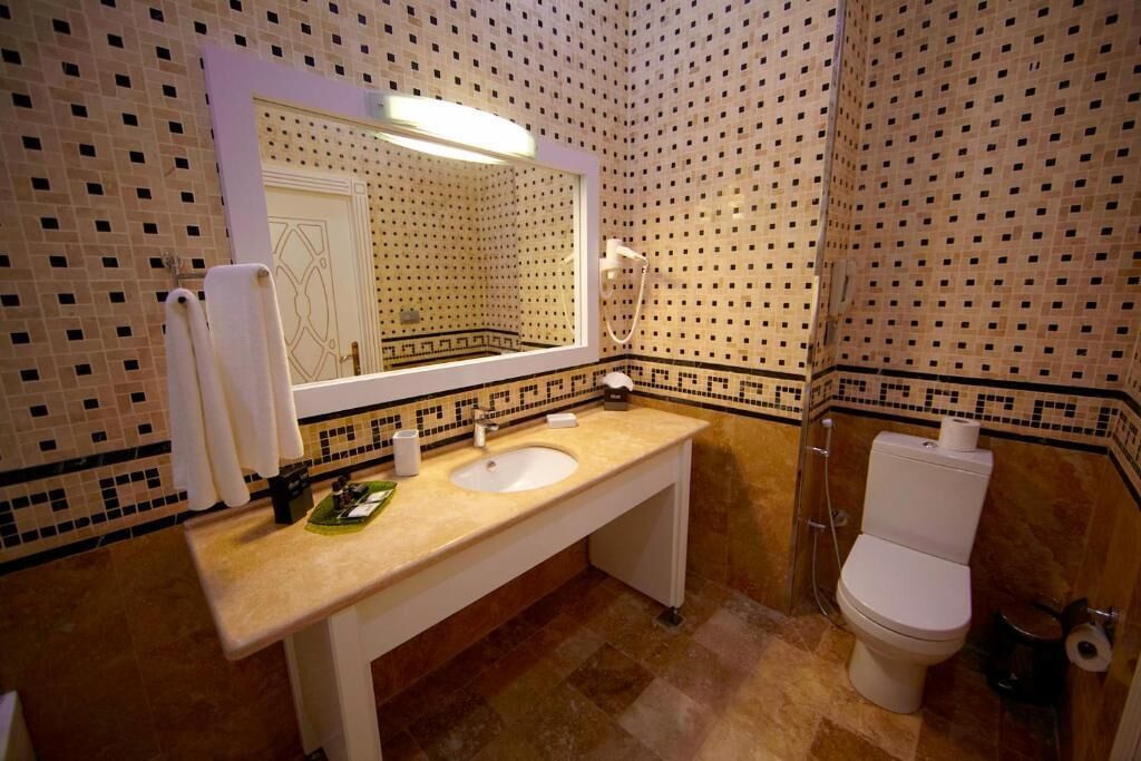 shower, free toiletries, hair dryer, bathrobes