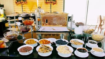 2 restaurants, breakfast served