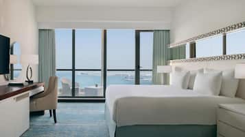 1 quarto, frigobar, cofres nos quartos, escrivaninha