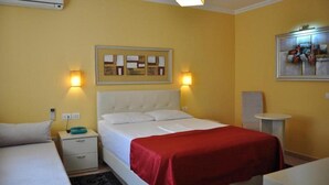 WiFi, alarm clocks - Pik Loti Hotel (Tirana)