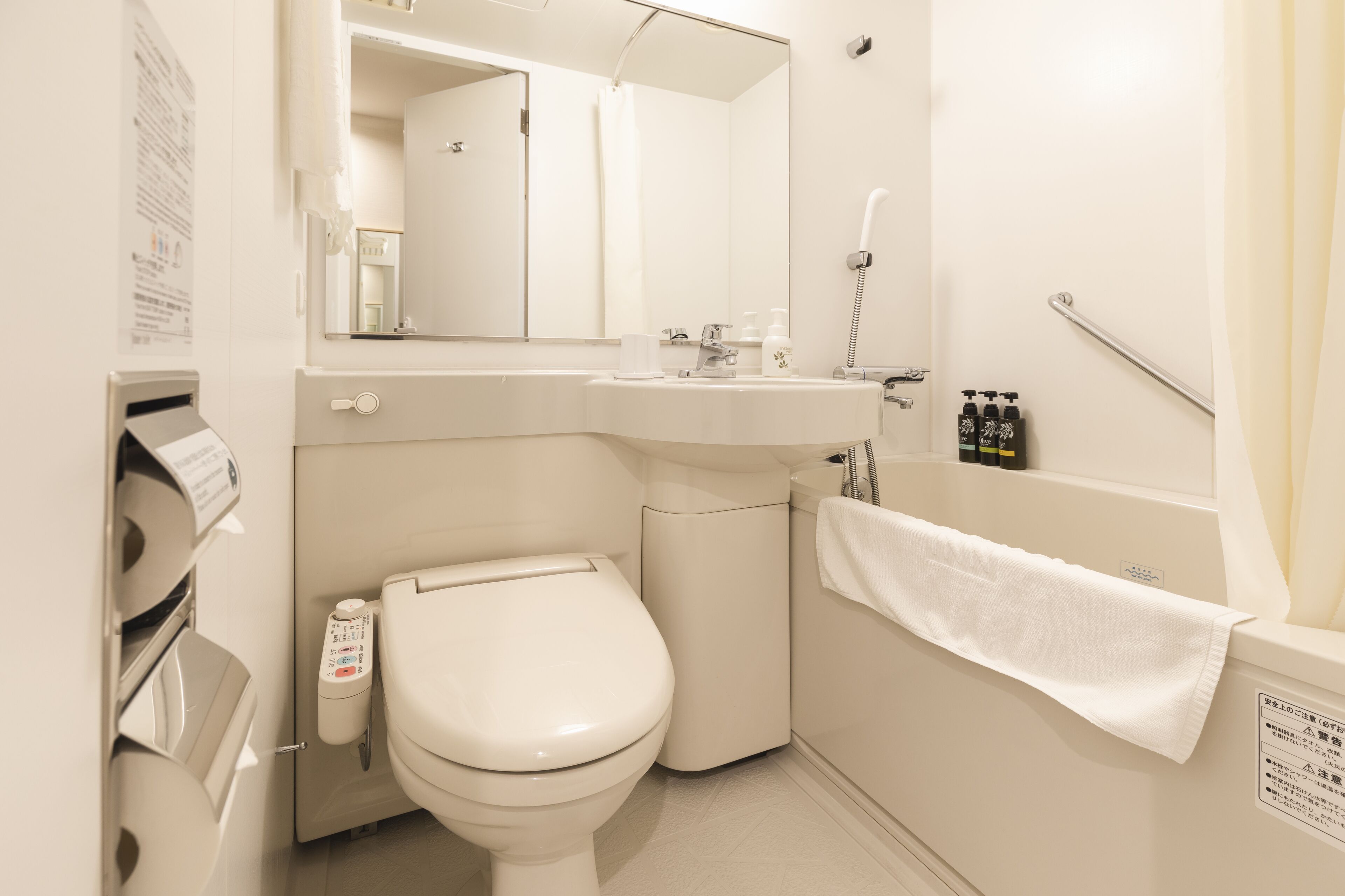 combined shower/bathtub, free toiletries, hair dryer, bathrobes