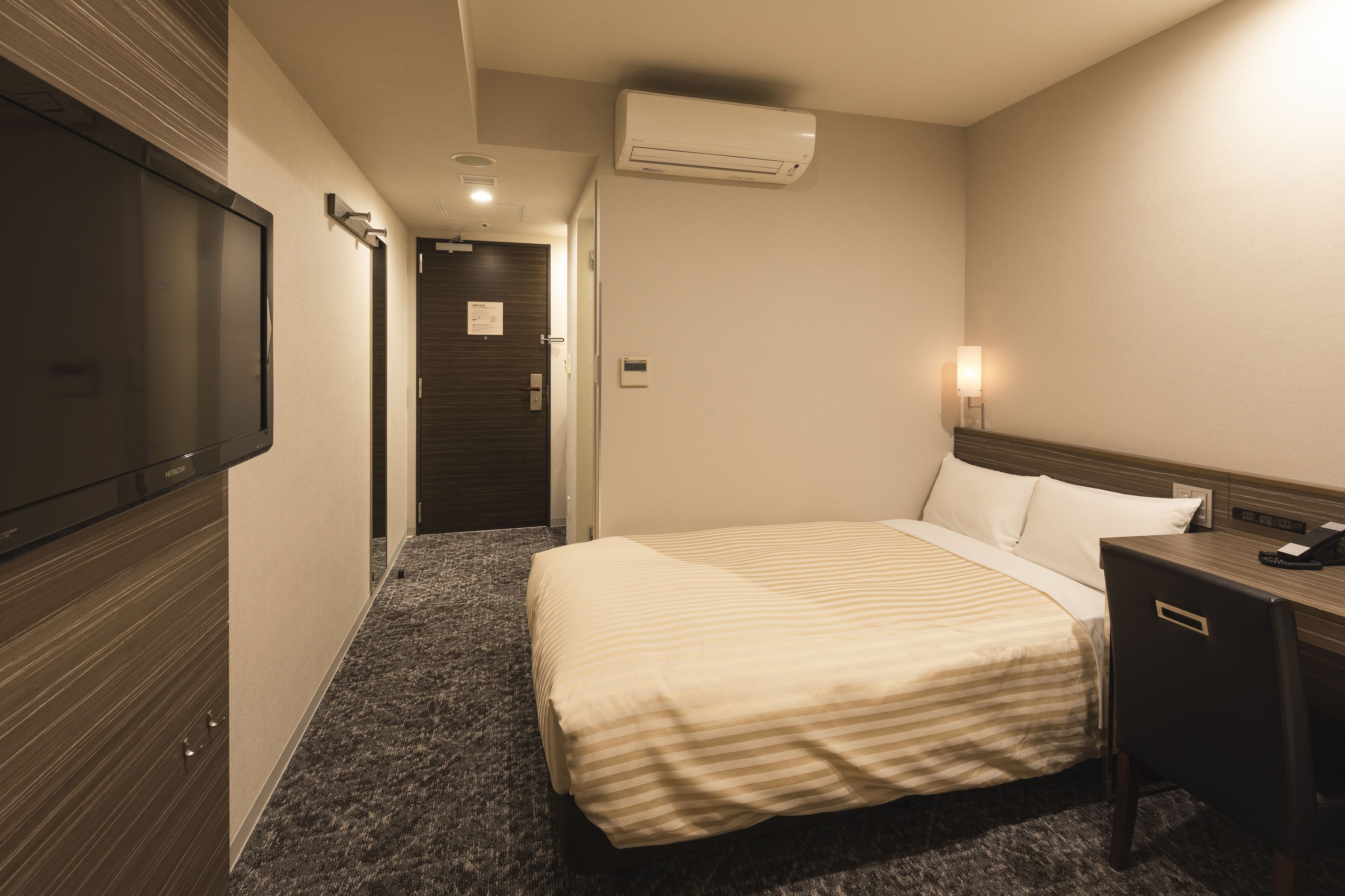 1 bedroom, down duvets, laptop workspace, blackout curtains