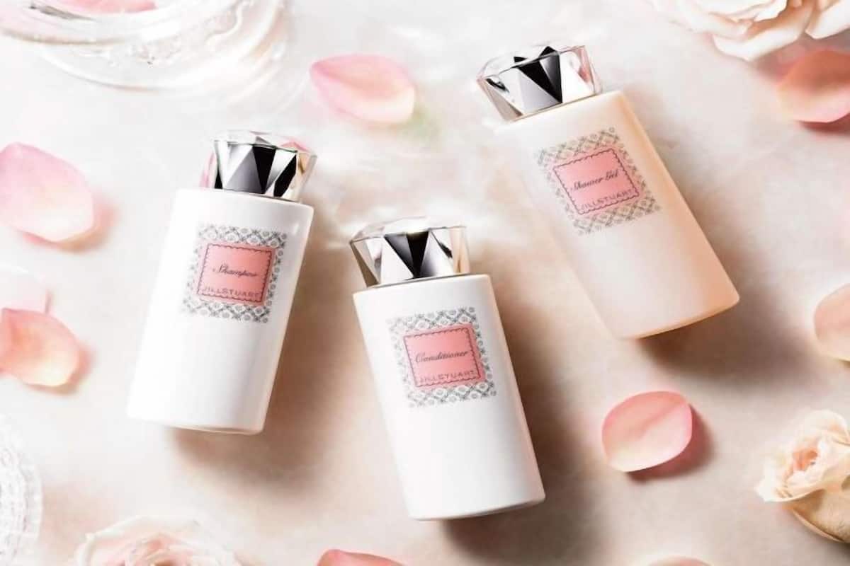 Amenidades de baño | Tina con regadera, amenidades de baño gratuitas, secadora de cabello