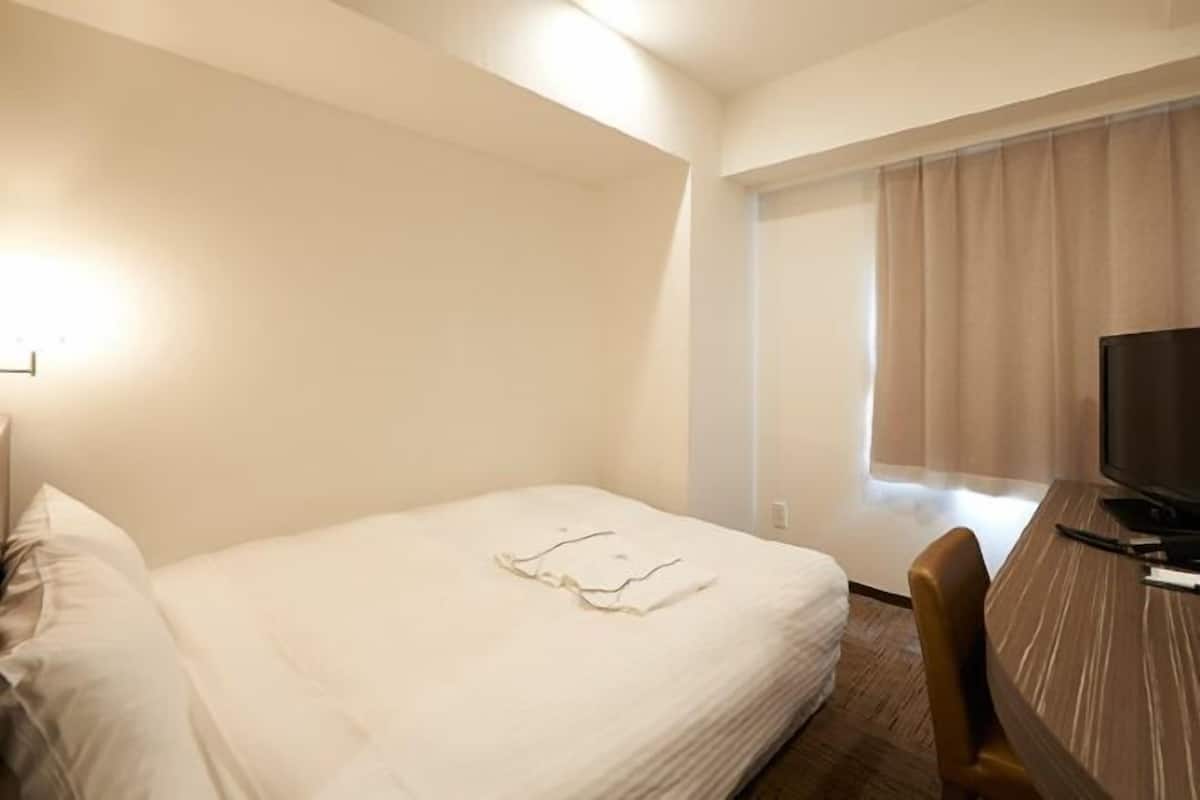 Down duvets, laptop workspace, blackout curtains, iron/ironing board