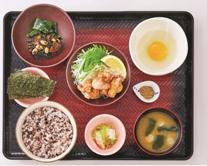 Daily cooked-to-order breakfast (JPY 600 per person)