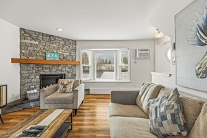 Apartment, 3 Bedrooms, Mountain View (Self Check In, No Pets) | Living area | 50-inch flat-screen TV with cable channels, TV
