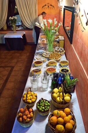 Free daily continental breakfast