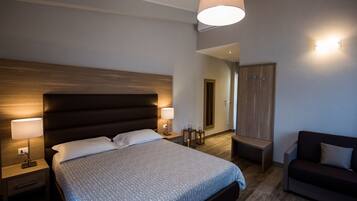 Superior dubbelrum | DuntÀcken, minibar, unika möbler och skrivbord