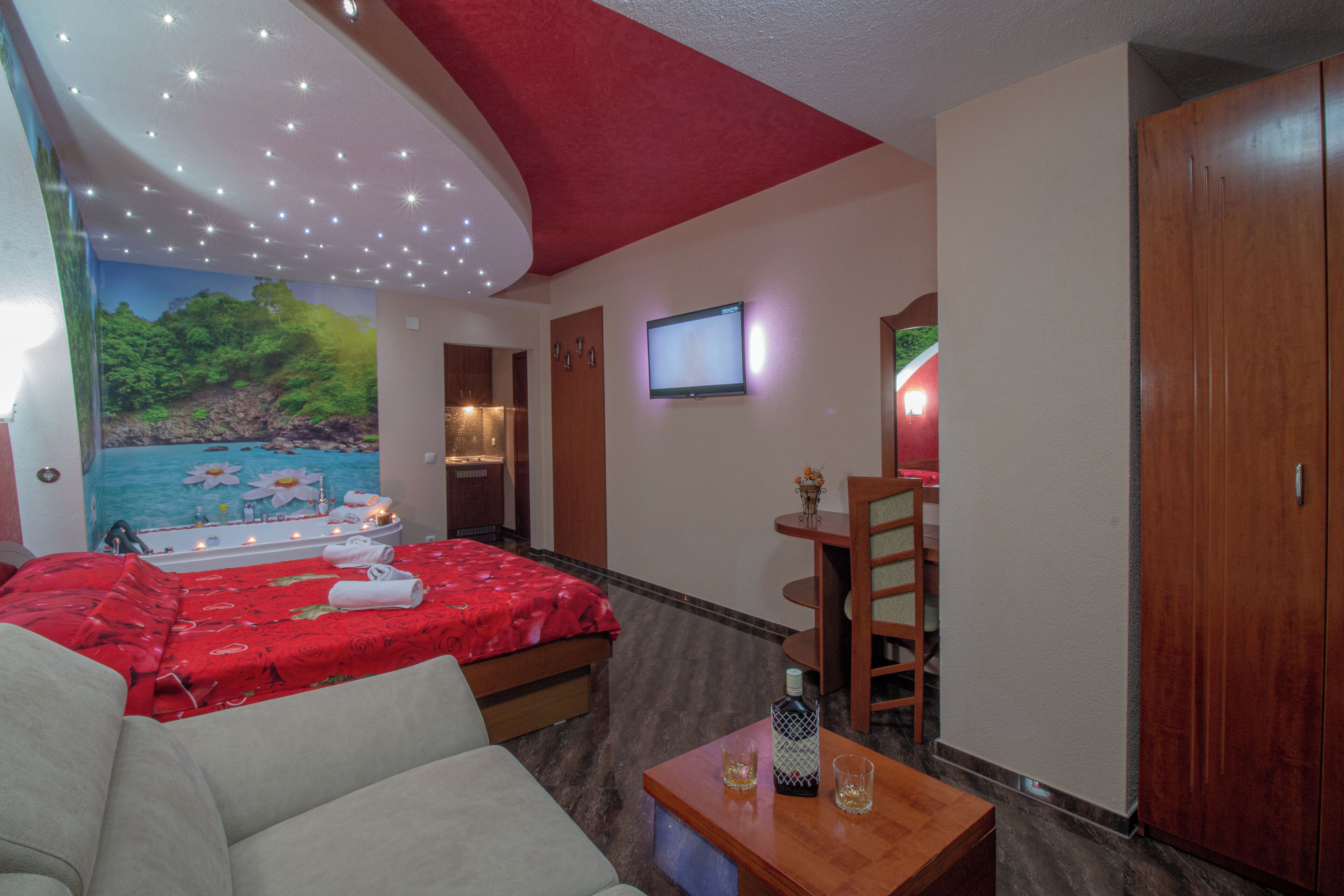 luxury studio suite, 1 king bed | 1 bedroom, minibar, individually decorated, blackout curtains