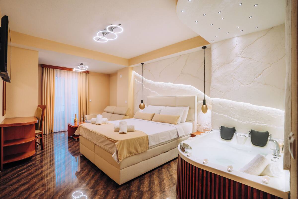 Luksus-studiosuite, 1 kingsize-seng | 1 soverom, minibar, blendingsgardiner og lydisolert