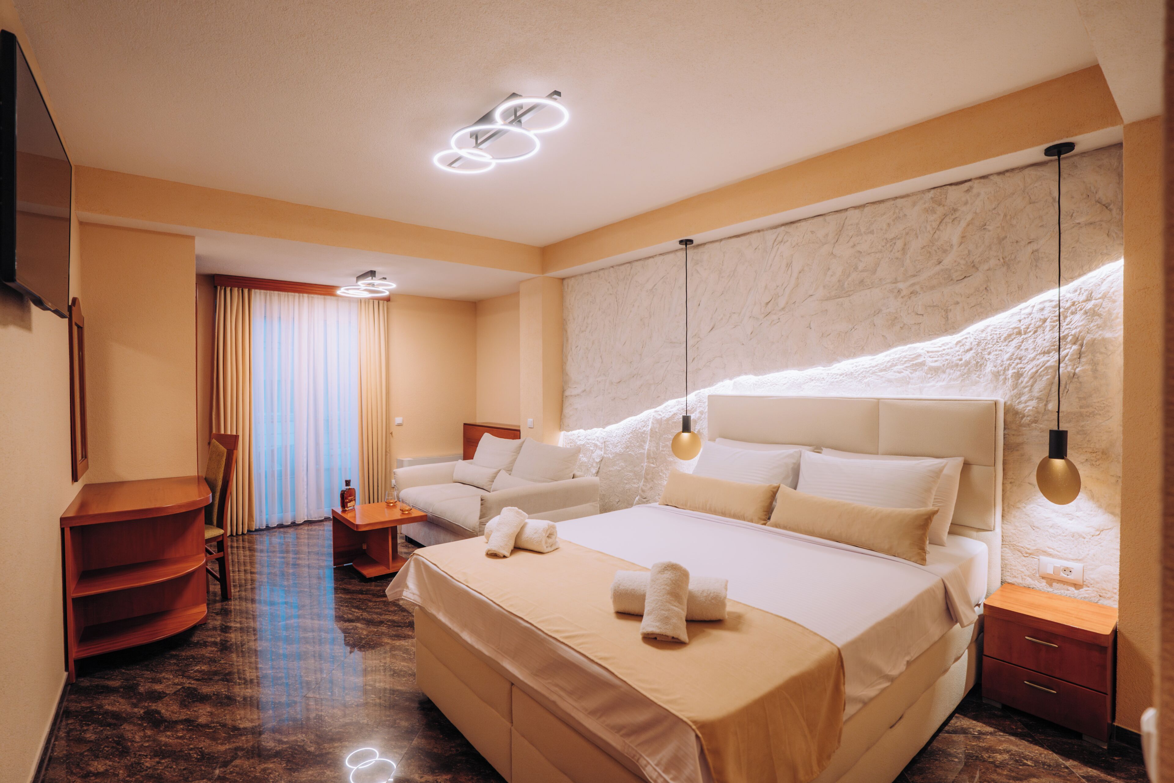 1 habitación, minibar, decoración personalizada y cortinas blackout 