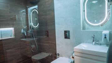 Combined shower/tub, deep soaking tub, hydromassage showerhead