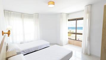Superior appartement, 2 slaapkamers, uitzicht op zee | 2 slaapkamers, gratis wifi, beddengoed