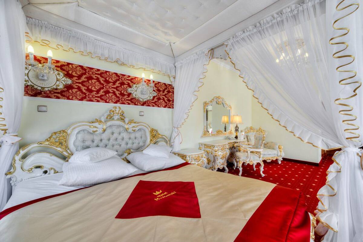 In-room safe, individually furnished, blackout curtains, soundproofing