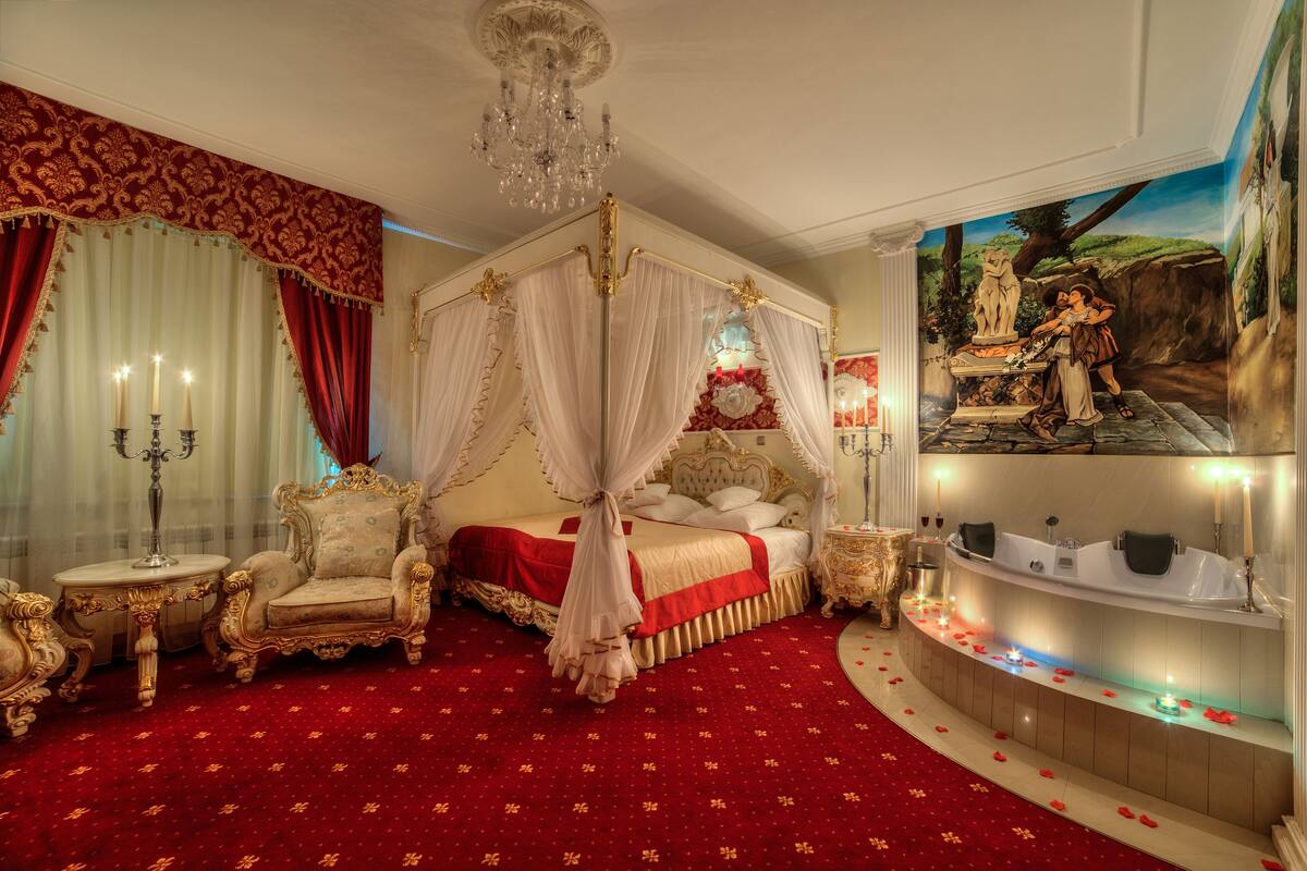 Apartment (with Jacuzzi ) | In-room safe, individually furnished, blackout curtains, soundproofing