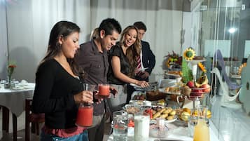 Desayuno buffet incluido todos los días