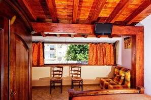 Phòng 3 Tiêu chuẩn | 1 phòng ngủ, minibar, bàn, truy cập Internet không dây miễn phí 