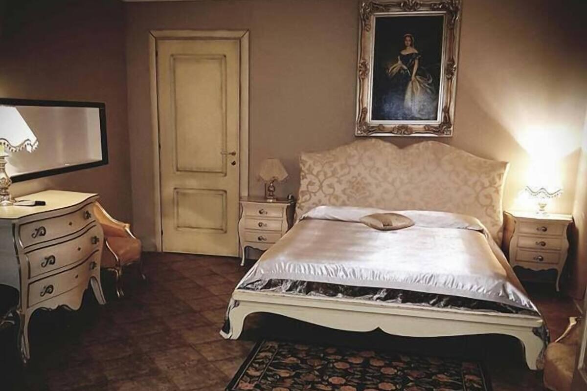 Deluxe Double Room, Garden View | 1 bilik tidur, peralatan tempat tidur premium, bar mini, meja