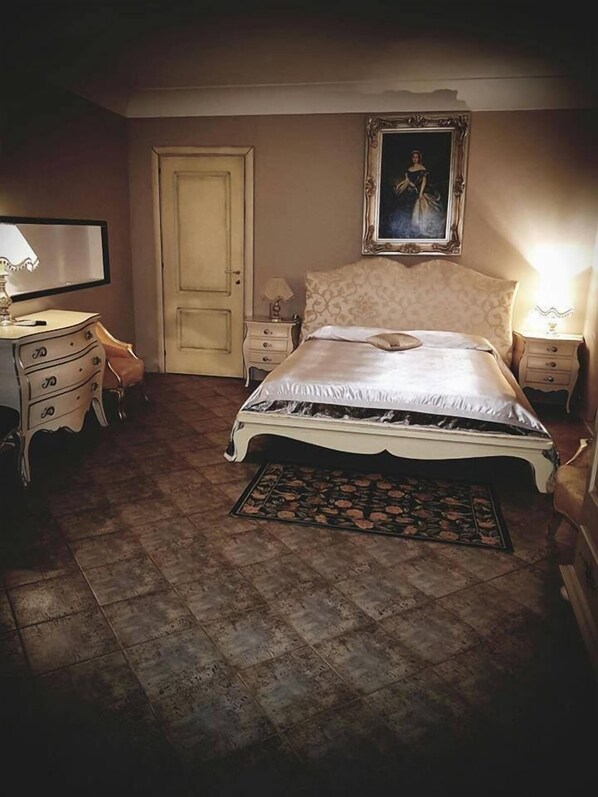 Deluxe Double Room, Garden View | 1 bedroom, premium bedding, minibar, desk