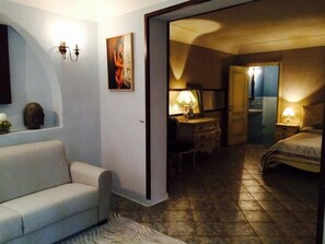 Superior Double Room | 1 bedroom, premium bedding, minibar, desk
