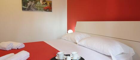 Habitación doble estándar | Ropa de cama de alta calidad y decoración personalizada