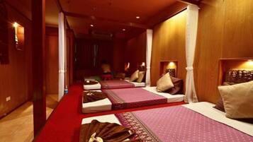 Sauna, hot tub, body treatments, aromatherapy, Thai massages