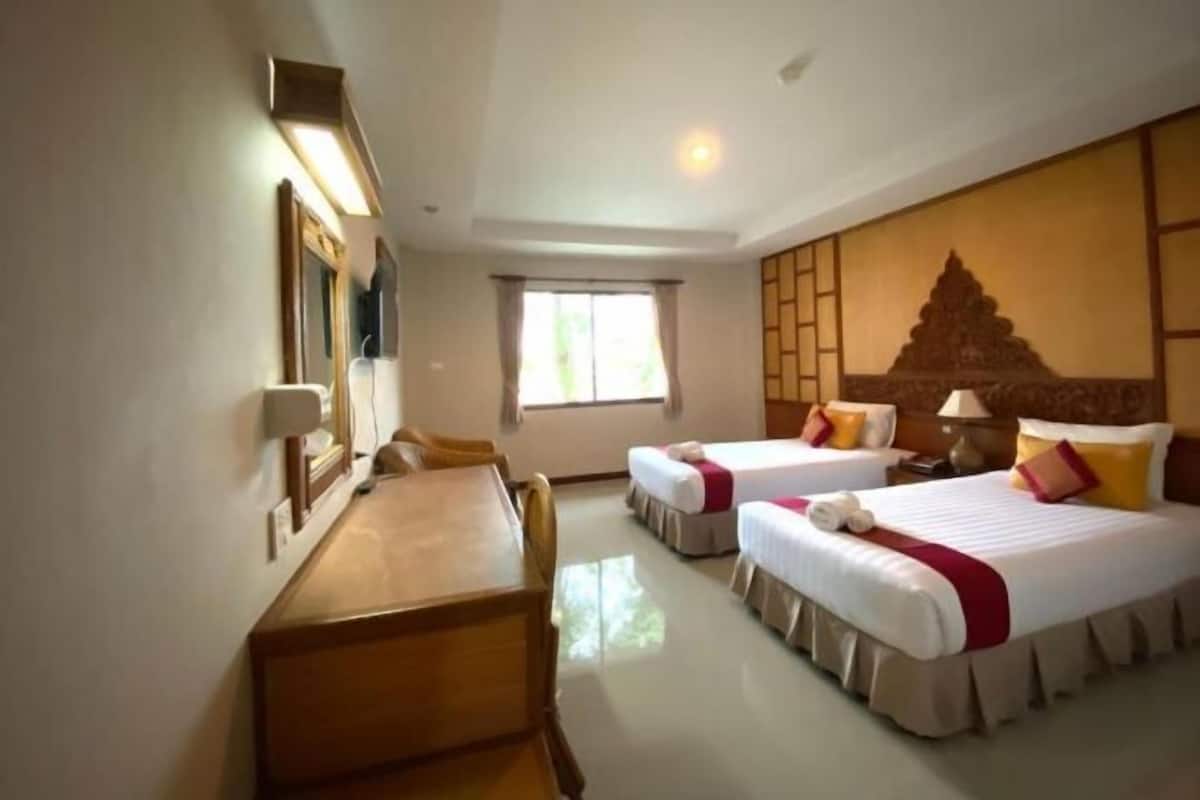 Premium bedding, Select Comfort beds, desk, blackout curtains