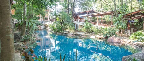 Piscina interna, piscina externa