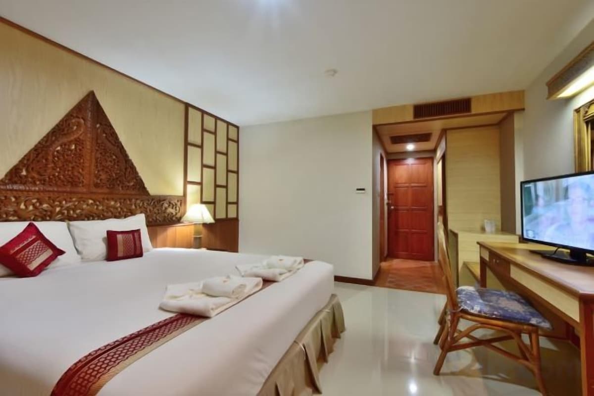 Deluxe Double Room with Bathtub