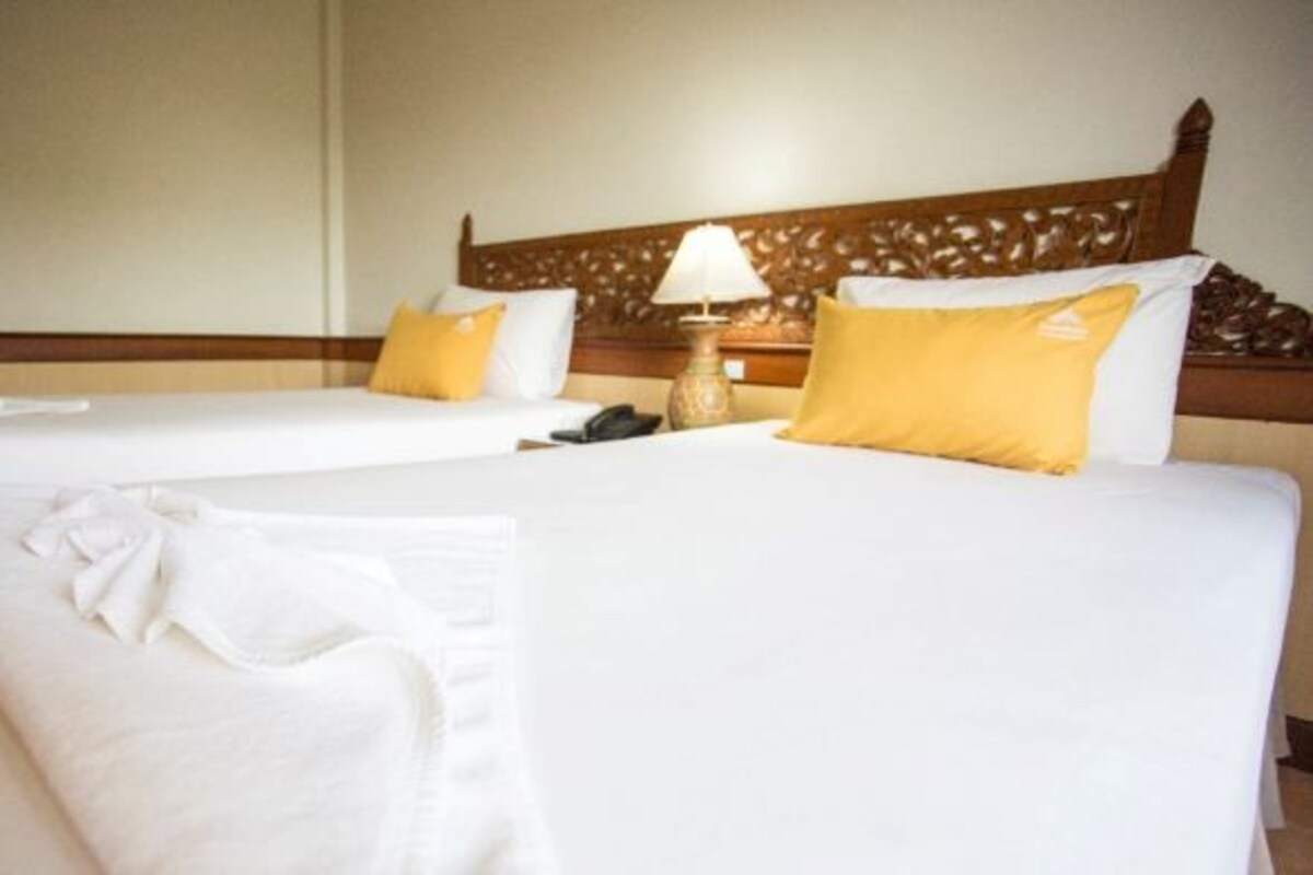 Premium bedding, Select Comfort beds, desk, blackout drapes