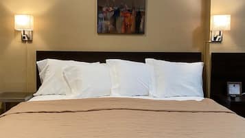 Phòng Superior, 1 giường cỡ king, tủ lạnh & lò vi sóng | Nệm có lớp đệm bông, bàn, màn/rèm cản sáng, bàn ủi/dụng cụ ủi quần áo