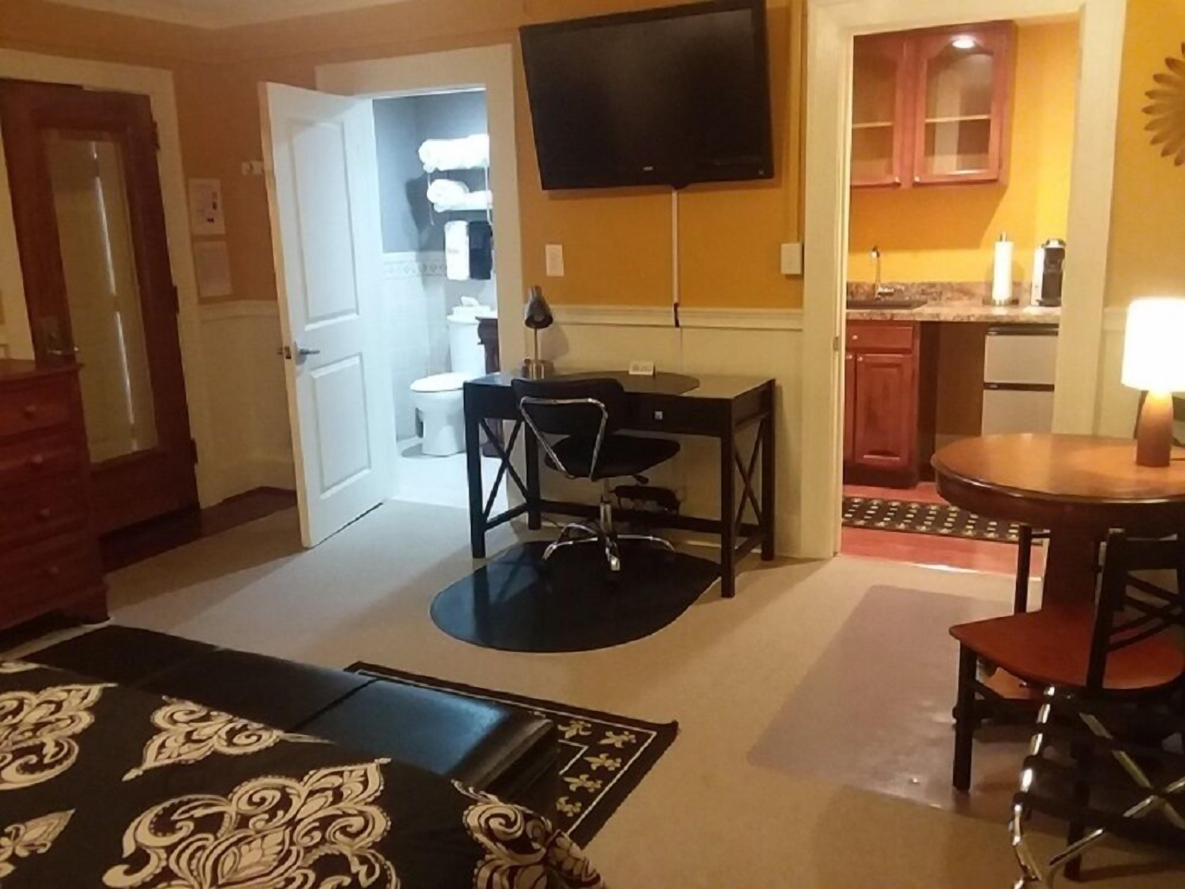 classic room, 1 king bed, refrigerator & microwave | living area | 42-inch flat-screen tv with satellite channels, tv