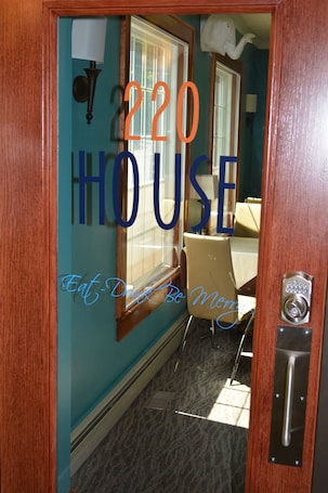 Dinner served, American cuisine