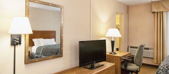 Days Inn by Wyndham Duluth Lakewalk