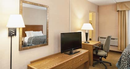 Days Inn by Wyndham Duluth Lakewalk
