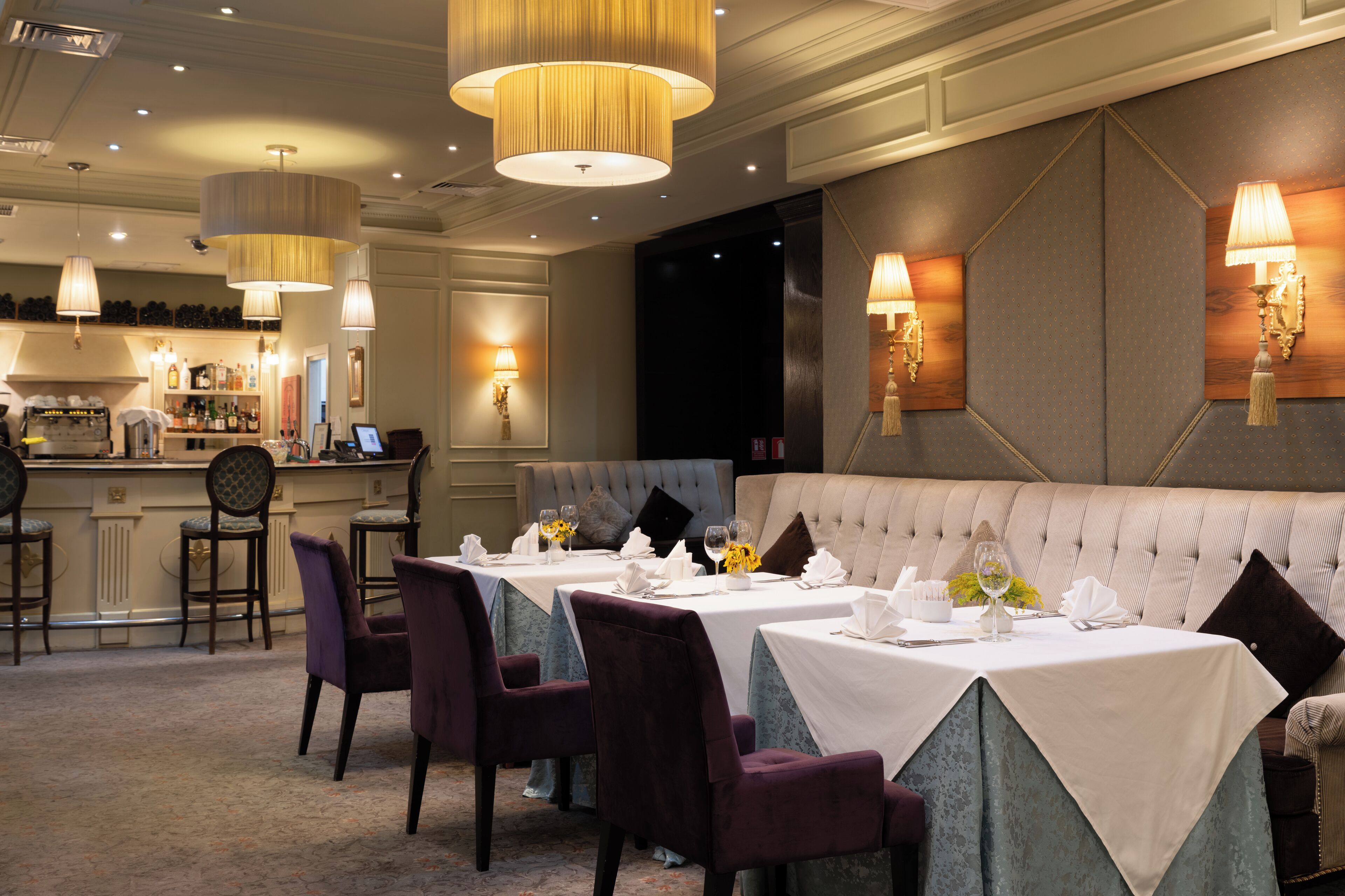 Se sirven desayunos, almuerzos y cenas; cocina internacional