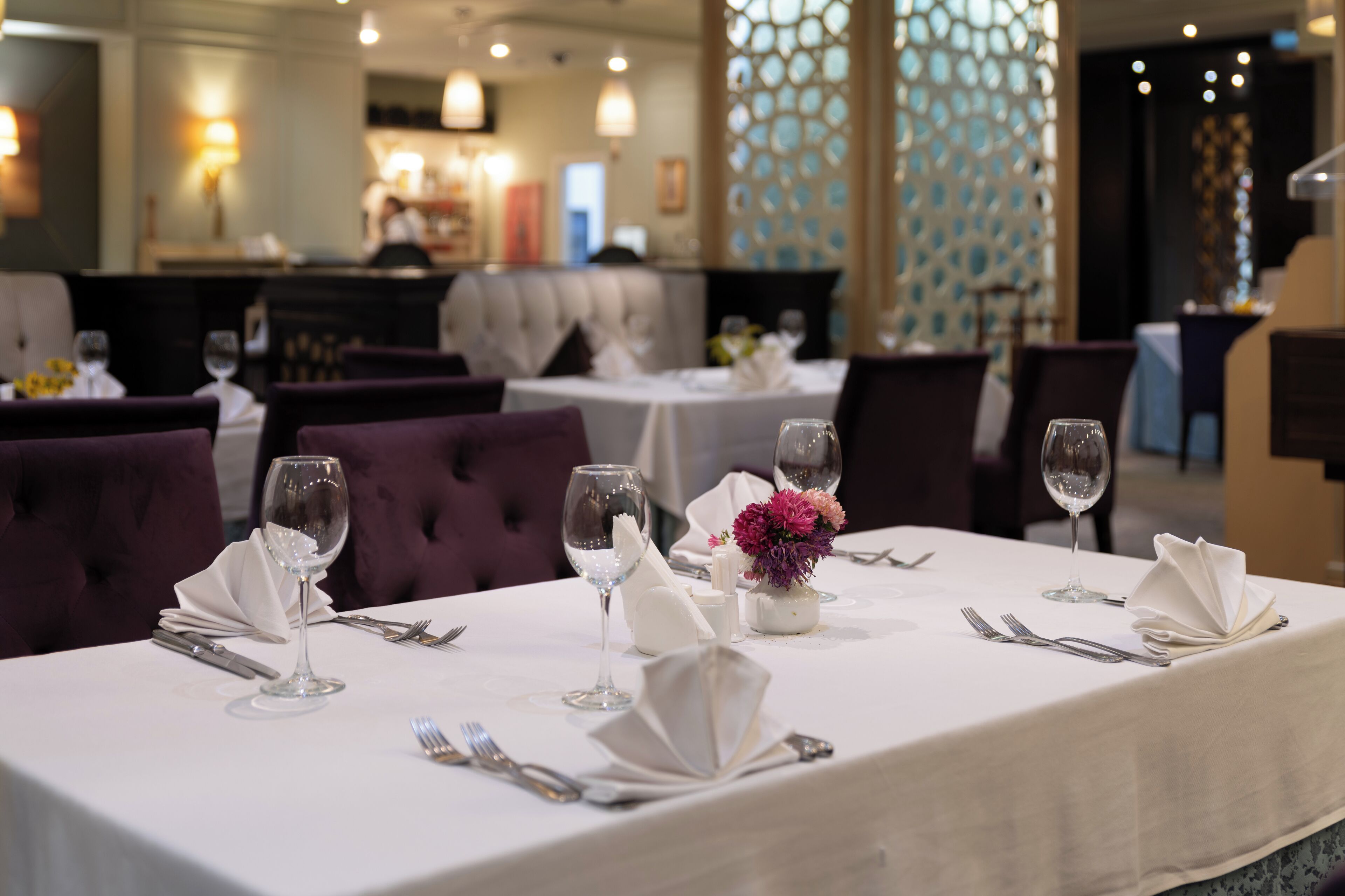 breakfast, lunch, dinner served; international cuisine