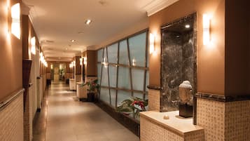 Couples treatment rooms, sauna, spa tub, steam room, Turkish bath