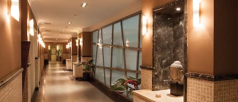 Espace de soins pour les couples, sauna, bain Ă remous, hammam, hammam