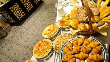 Desayuno bufé gratuito y diario