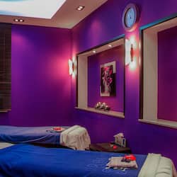 Couples treatment room(s), sauna, hot tub, steam room