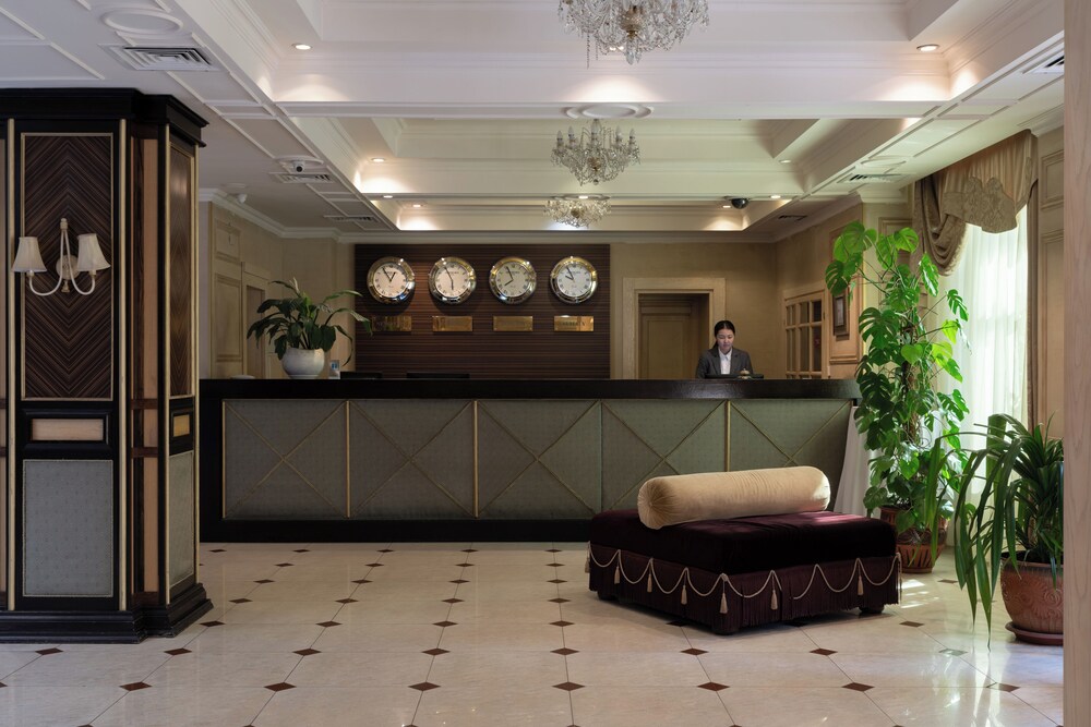 Grand Hotel Tien-Shan by null