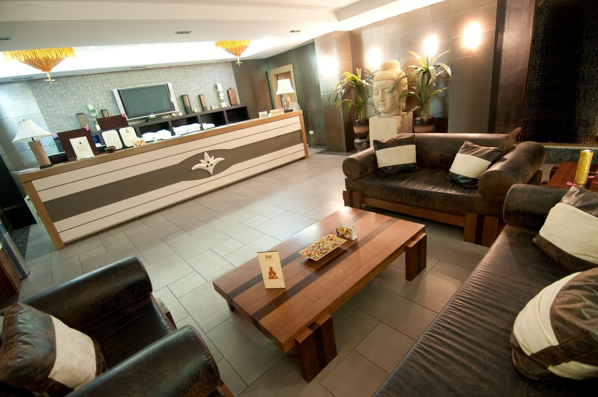 couples treatment room(s), sauna, hot tub, steam room